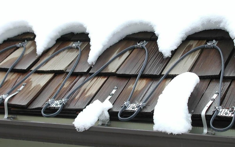 Install roof Heating Cables