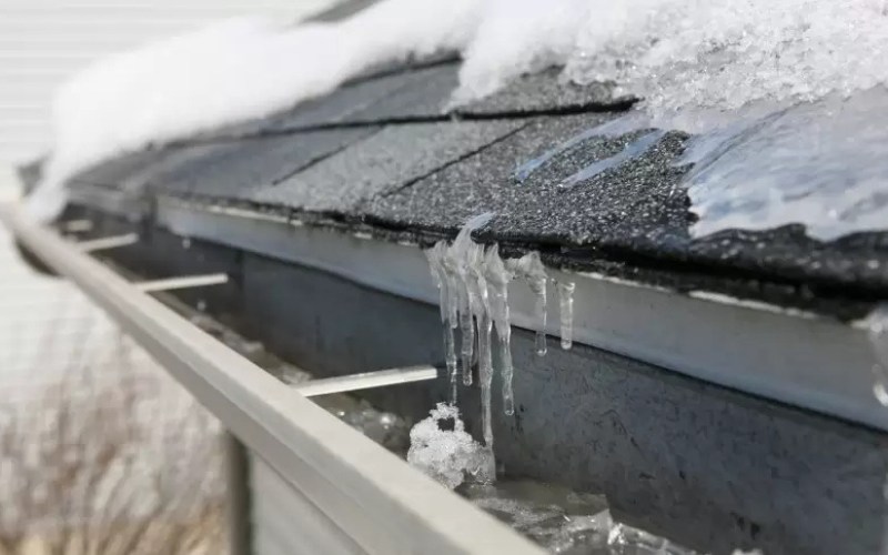 Apply Deicing Products on the Roof